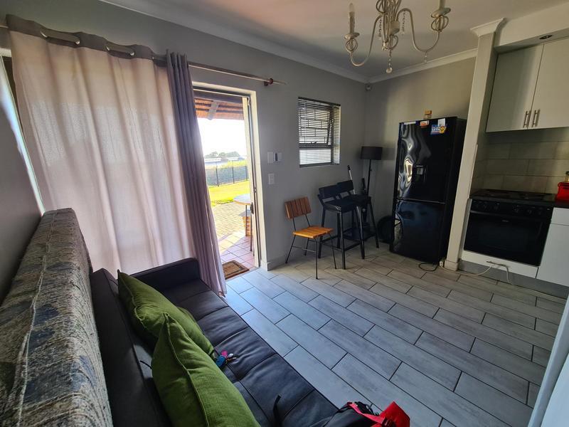 To Let 1 Bedroom Property for Rent in Loevenstein Western Cape
